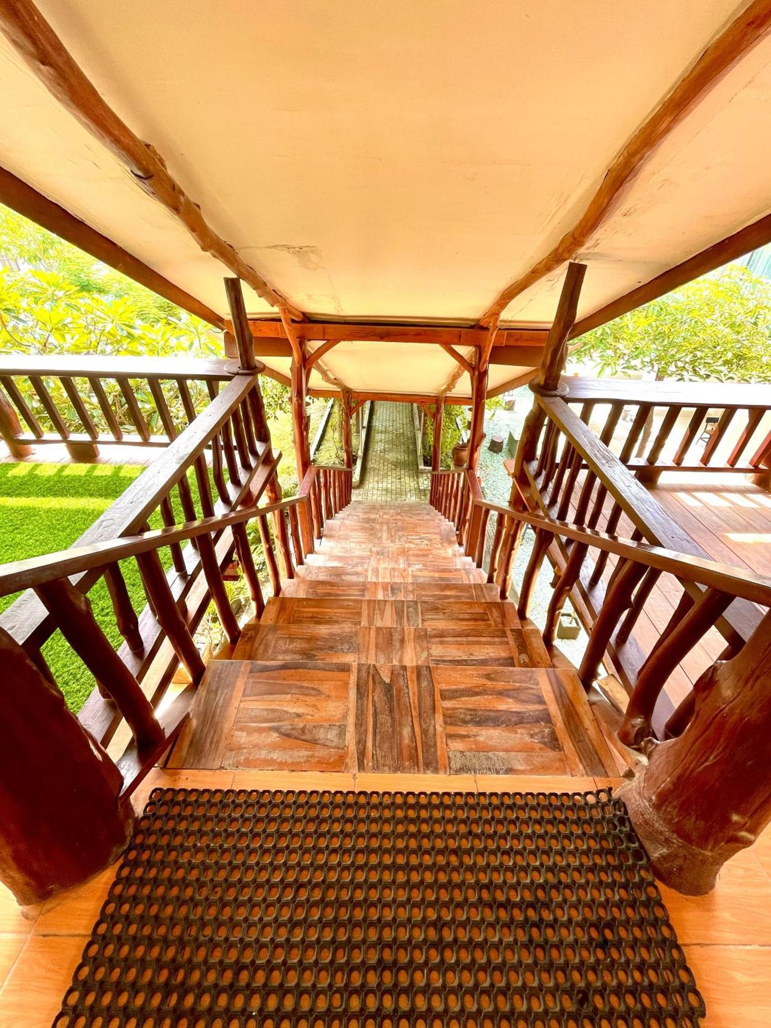 Wah Resort Гили Траванган Экстерьер фото