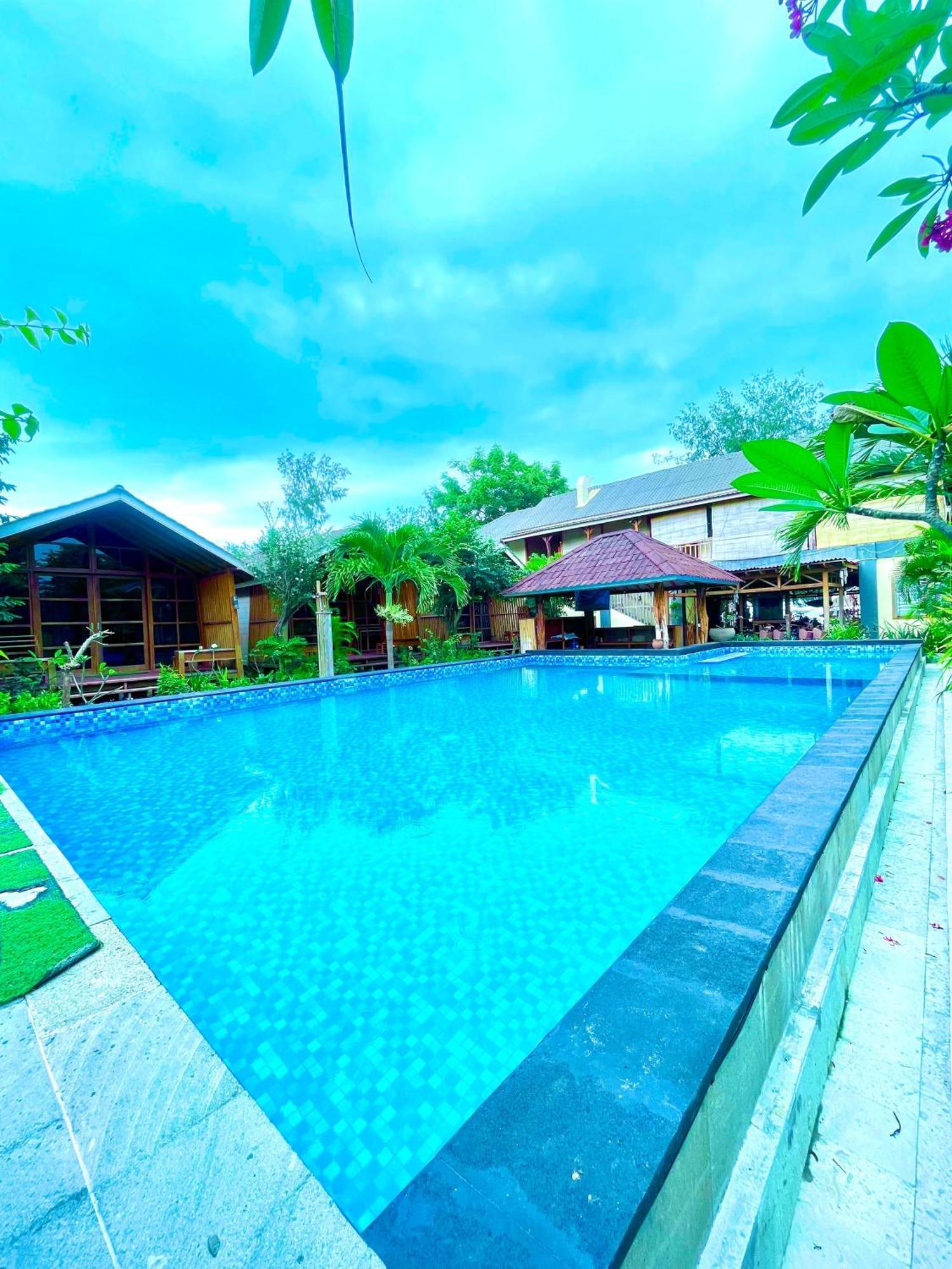 Wah Resort Гили Траванган Экстерьер фото
